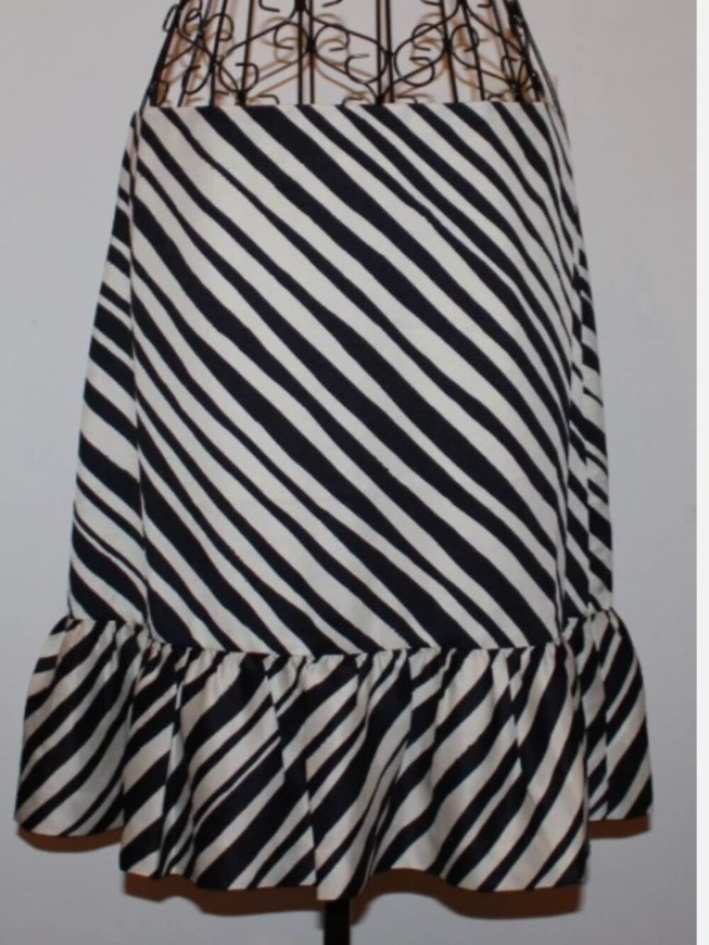 NWT Ann Taylor Diagonal Striped Skirt Ruffle Hem Black Off White Size 6